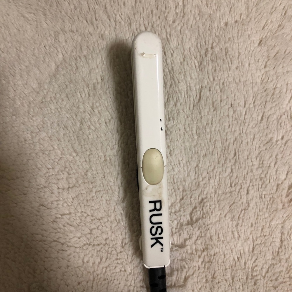 Rusk Travel Straightener